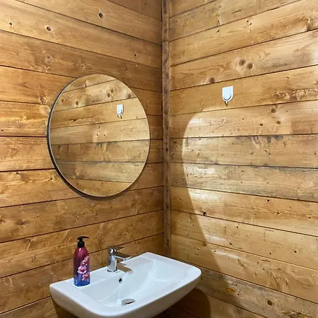 Captain's House * Moll' e Shoshit