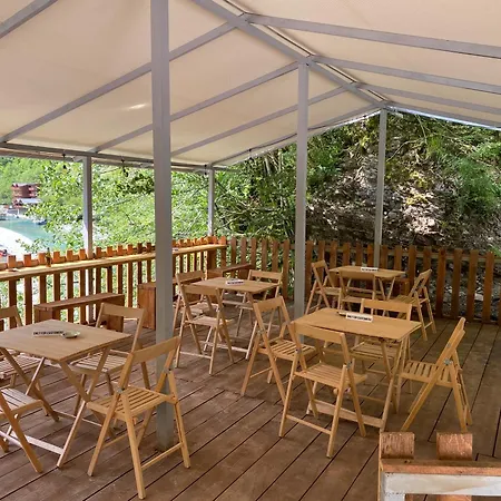 Captain's House * Moll' e Shoshit